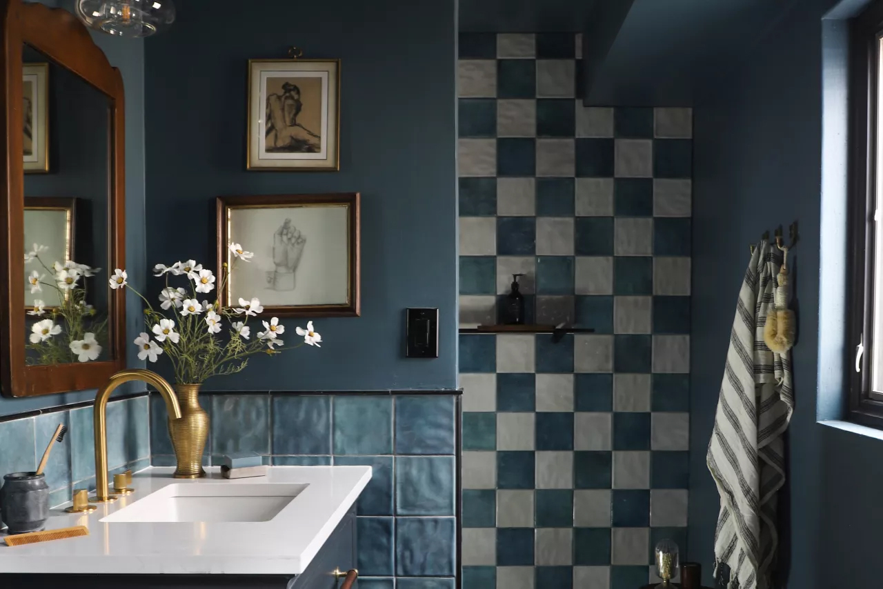 Black and white checkerboard floor tiles showcasing the timeless 2025 tile trend.